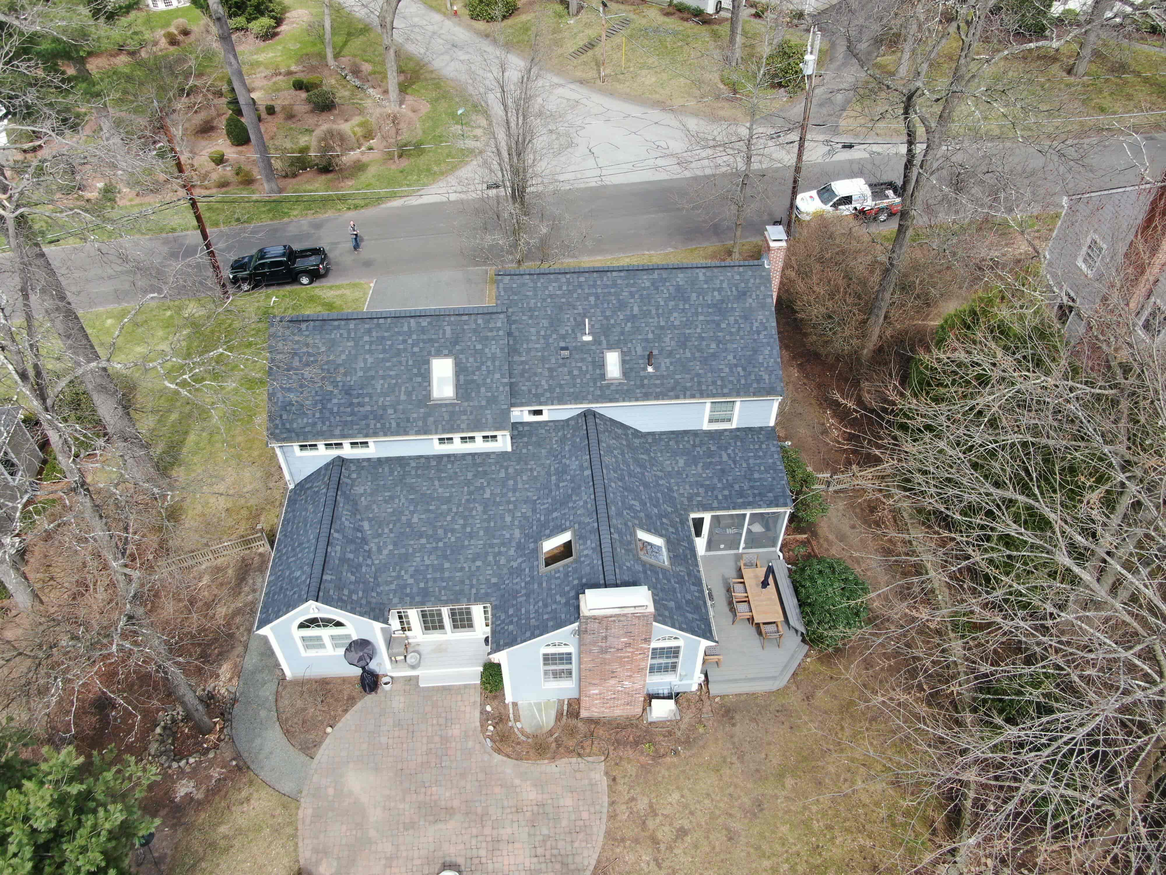 Vista arial de la casa con tejado nuevo